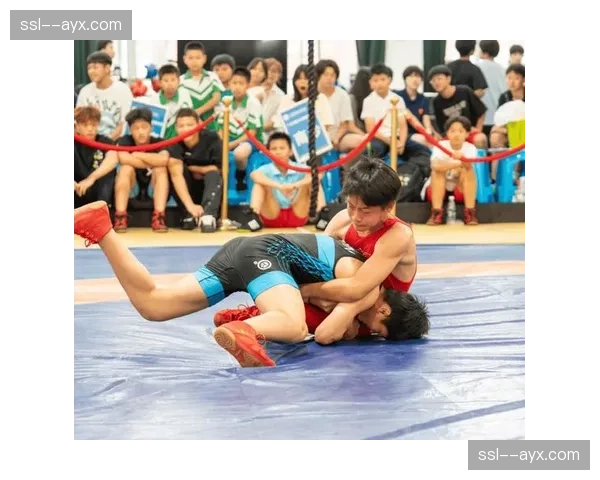 摔跤进校园：墨西哥推广传统“鲁恰自由式”摔跤作为中学体育课程