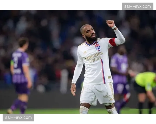 里昂3-1战胜摩纳哥，拉卡泽特完成传射